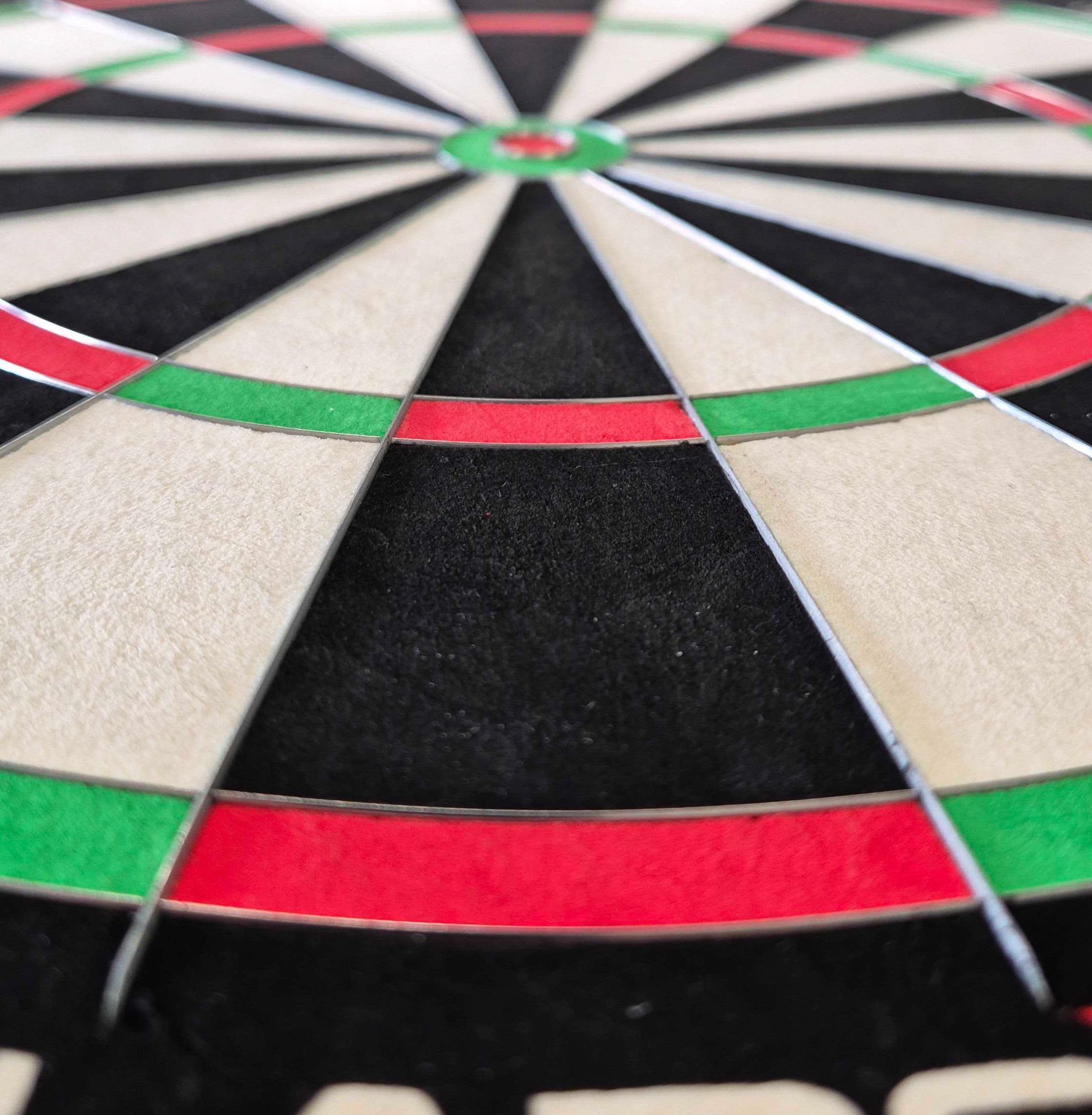 Stalowa tarcza do darta Winmau Blade X ProCore Das Bild zeigt das Produkt Winmau Blade X ProCore Steeldartboard. Dies ist eine hochwertige Steeldart-Dartscheibe für ambitionierte Spieler.