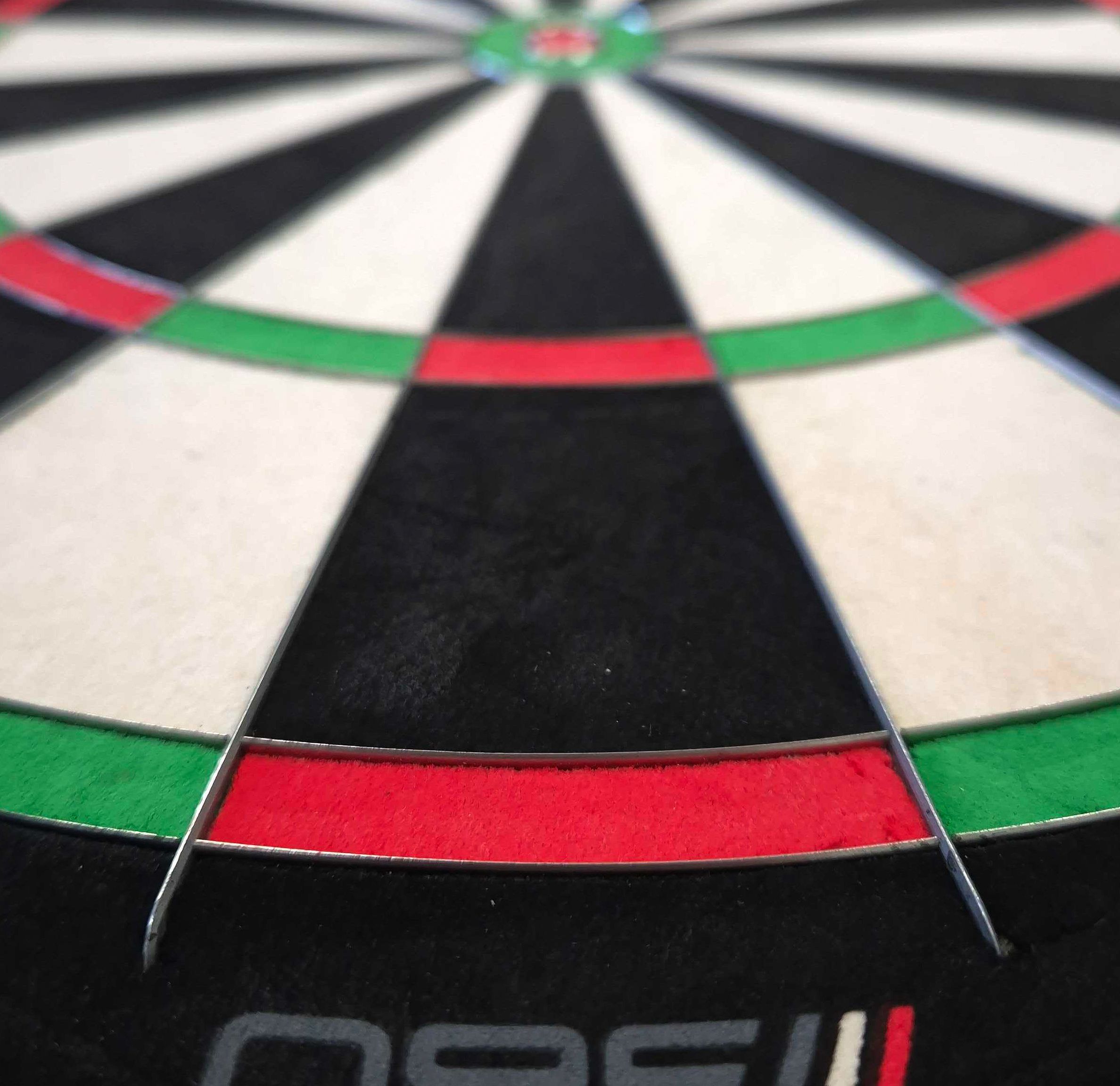 Tarcza do darta Winmau Blade 6 Triple Core 360 ze stali Das Bild ist nicht sichtbar, aber der Dateiname weist auf ein Winmau Blade 360 Steeldartboard hin. Es handelt sich vermutlich um ein Steeldartboard für den Dartsport.