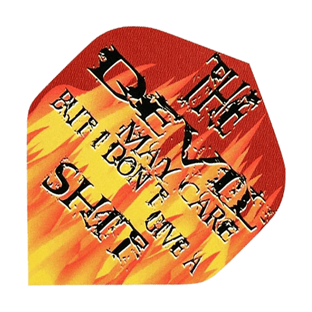 Loty pięcioboju: Diabeł może się tym przejmować Das Bild zeigt ein Dart-Flight mit Flammenmotiv und auffälligem Schriftzug. Auf dem Flight steht: "THE DEVIL MAY CARE BUT I DON'T GIVE A SHITE".