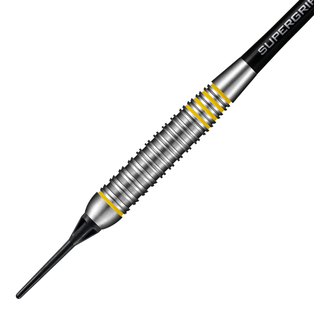 HA24476_Harrows_Dave_Chisnall_Chizzy_Brass_Softdarts_2 Auf dem Bild ist ein Harrows Dave Chisnall Chizzy Brass Softdart zu sehen. Der Dart hat ein silbernes Griffstück mit gelben Akzenten und einer schwarzen Softspitze.