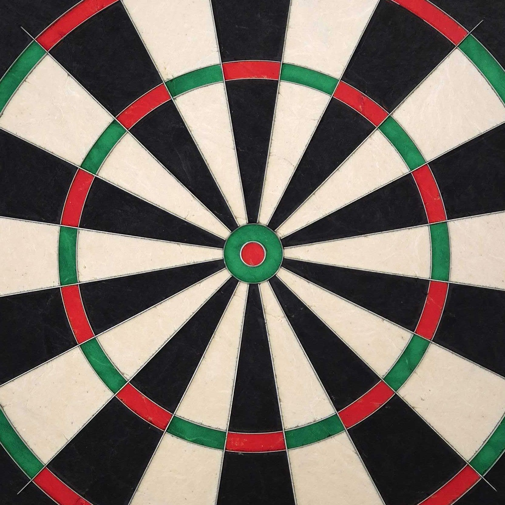 Tarcza do darta Mission Samurai Infinity ze stali Das Bild zeigt das Produkt "Mission Samurai Infinity Steeldartboard". Die Dartscheibe hat ein klassisches Design mit schwarzen, weißen, roten und grünen Segmenten.