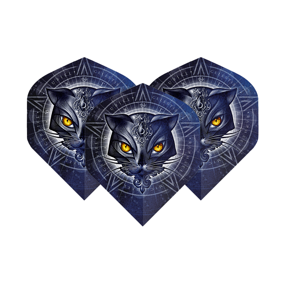 Das Bild zeigt drei Dart-Flights mit einem mystischen Katzenkopf-Design und leuchtend gelben Augen. Im Hintergrund sind geometrische Muster und kreisförmige Symbole zu sehen.