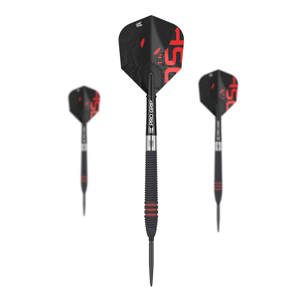 Lotki stalowe Target Nathan Aspinall Black Swiss Point Das Bild zeigt drei schwarze Steeldarts mit roten Akzenten und der Aufschrift "Pro Grip" auf dem Schaft. Die Flights sind ebenfalls schwarz mit roten Details und geometrischem Design.