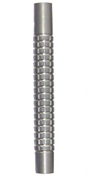 mg15200c57157885 Das Bild zeigt einen silbernen Dart-Barrel mit einem geriffelten Griffmuster. Es handelt sich um das Produkt "McDart Mega Grip 85% Tungsten".
