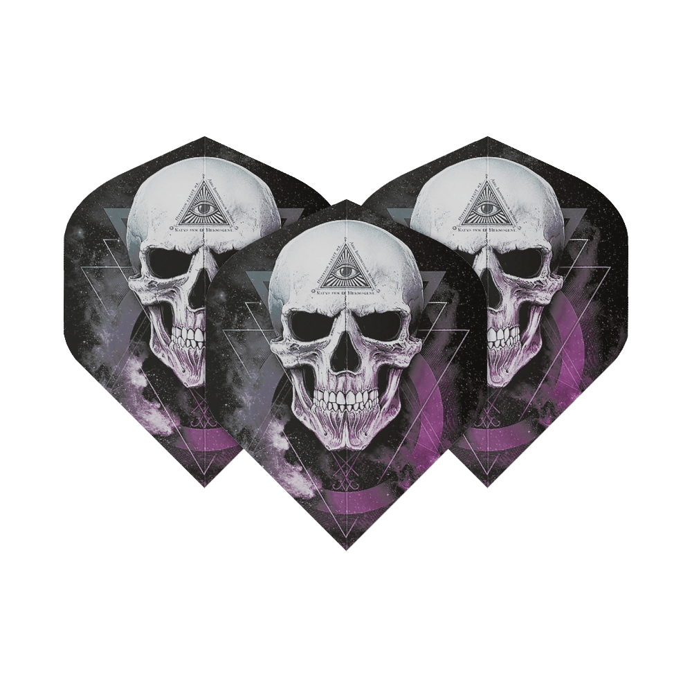 ALC22_Alchemy_The_Void_Standard_Flights_17pjokuIXqWCZv Das Bild zeigt drei Dart-Flights mit einem auffälligen Totenkopf-Design und einem mystischen Auge im Dreieck auf der Stirn. Die Hintergrundfarben sind Schwarz und Lila mit geometrischen Mustern.