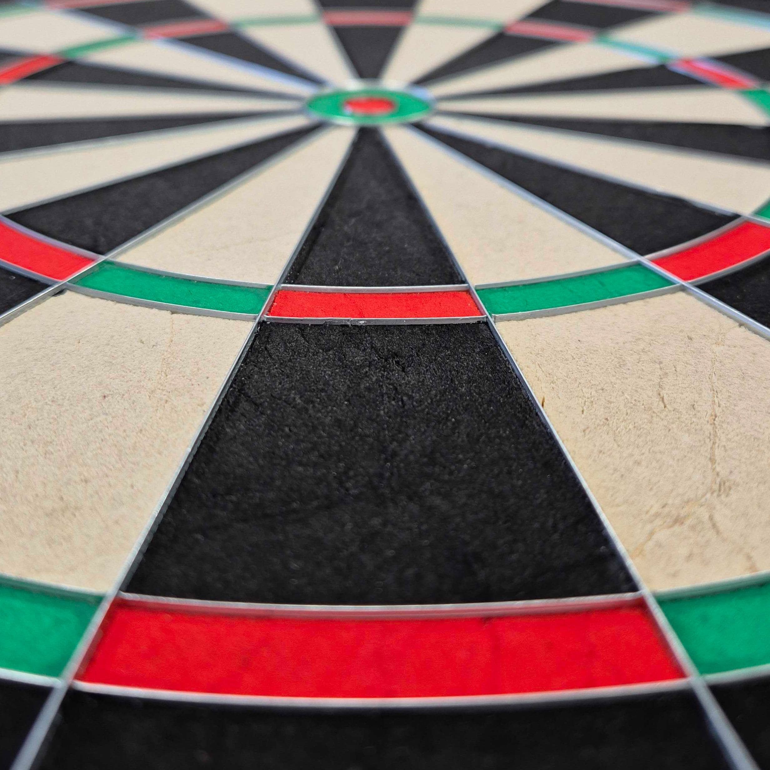 Stalowa tarcza do darta GOAT Proscore PWR Abgebildet ist das GOAT Proscore PWR Steeldartboard. Das Steeldartboard eignet sich perfekt für professionelles Dartspiel.