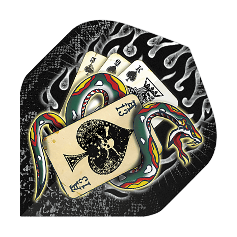 Alchemiczny Wąż Pik nr 2 Standardowe Loty Das Bild zeigt ein buntes Schlangenmuster, das sich um eine Hand von Spielkarten windet. Im Hintergrund sind Flammen und ein schwarzer, strukturierter Hintergrund zu sehen.