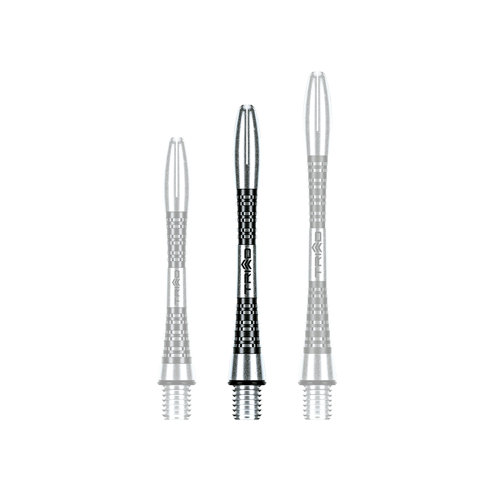 Auf dem Bild sind drei unterschiedlich lange Aluminium-Dartschäfte zu sehen. Sie sind silberfarben mit schwarzen Rillen und haben ein modernes, geriffeltes Design.