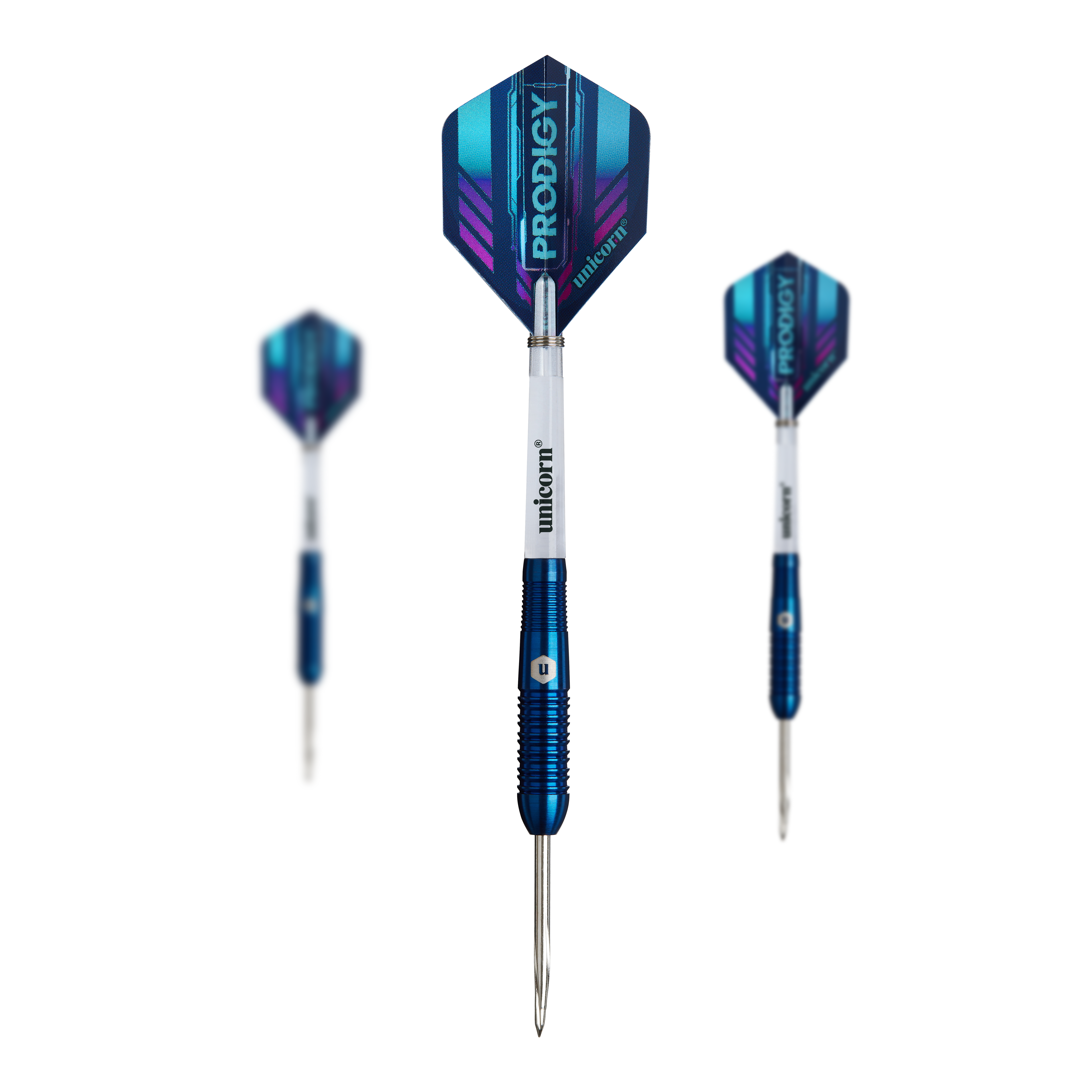 Unicorn Prodigy 02 Torpedo stalowe lotki Das Bild zeigt drei "Unicorn Prodigy 02 Torpedo Steeldarts" mit blauen Flights und silber-blauen Schäften. Die Pfeile sind scharf und für das Steeldartspiel geeignet.