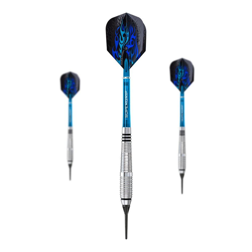 Miękkie rzutki Harrows Blaze Style A - 18g Das Bild zeigt drei Softdarts des Produkts "Harrows Blaze Style A Softdarts - 18g". Die Darts haben blaue Schäfte, schwarze Flights mit blauen Flammen und silberne, gerillte Barrels.