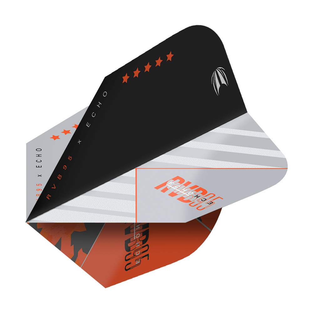 TG86_336730_Target_ProUltra_RvB95_X_Echo_Ten-X_Flights_2aDrr6O2HraWJa Das Bild zeigt das Produkt "Target Pro Ultra RvB95 X Echo Ten-X Flights". Die Dart-Flights sind in Schwarz, Weiß und Orange gestaltet und tragen verschiedene grafische Elemente und Schriftzüge.
