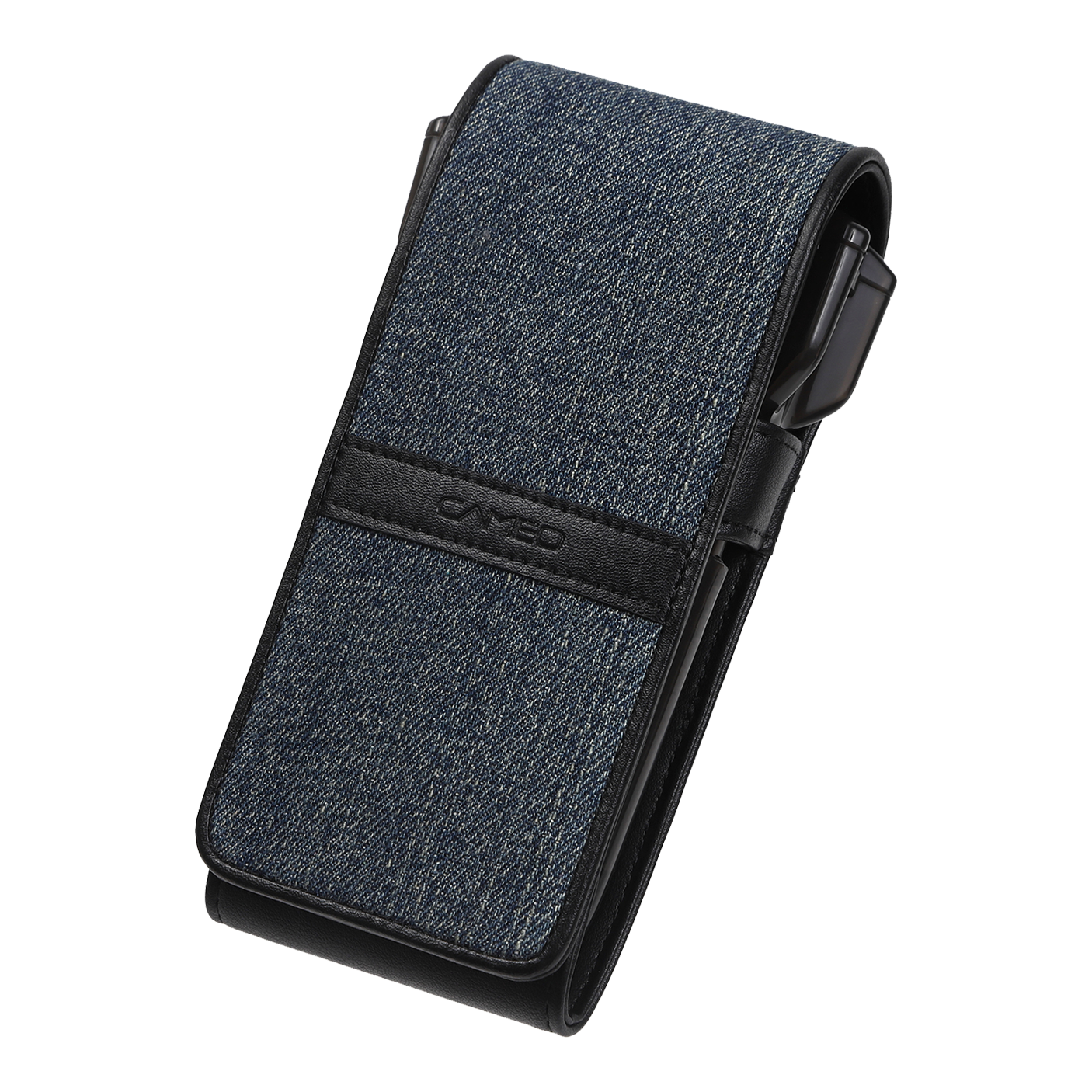 Etui na strzałki Cameo Thread Das Bild zeigt ein Etui mit einem Bezug aus blauem Jeansstoff und schwarzen Lederakzenten. Es ist rechteckig und hat die Aufschrift "Cameo" auf dem schwarzen Lederstreifen.
