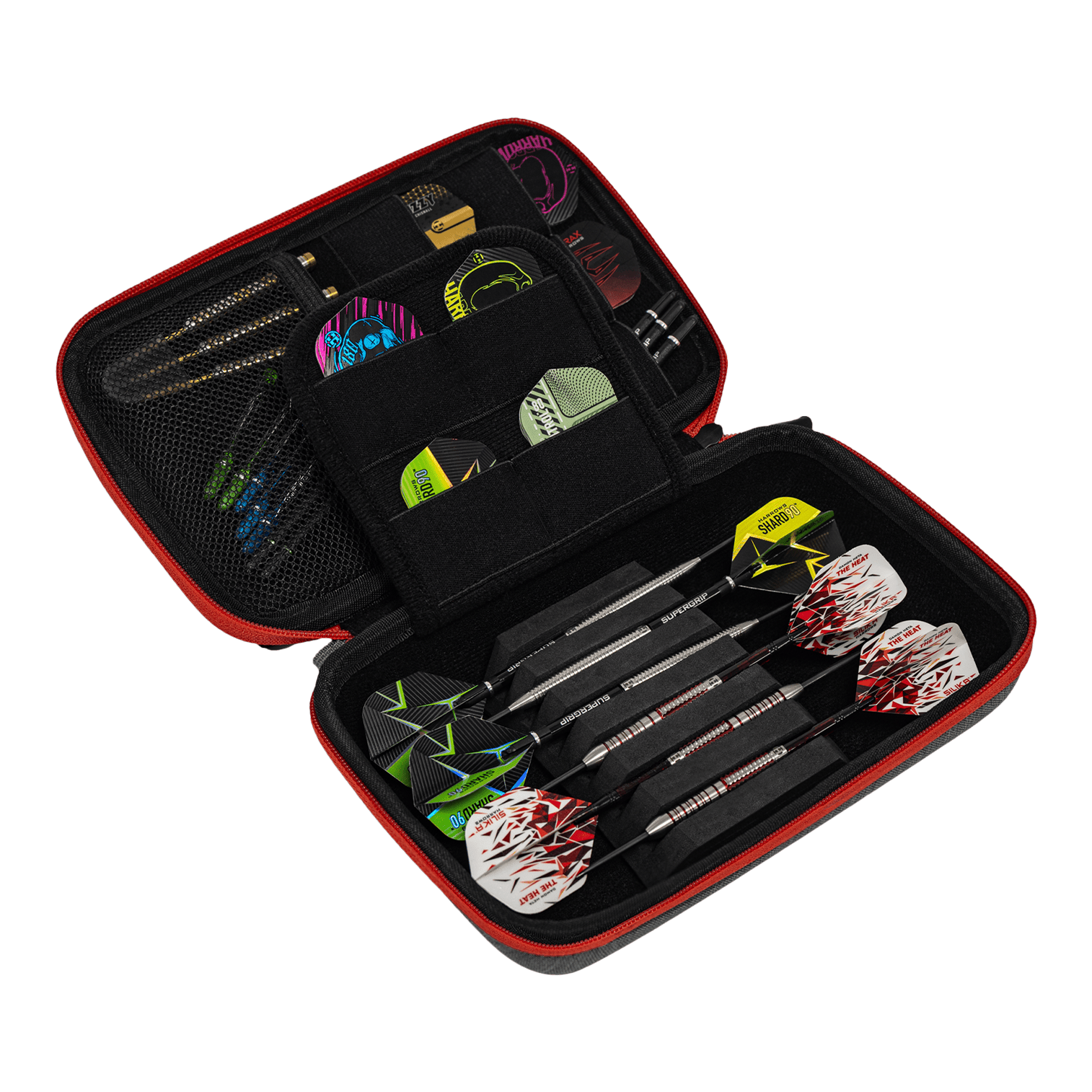 Etui na lotki Harrows Smart Case XL In diesem Bild ist ein offenes Dart-Etui zu sehen, das mehrere Darts und Zubehörteile enthält. Das Etui ist schwarz mit rotem Rand und bietet verschiedene Fächer für Flights und Ersatzteile.