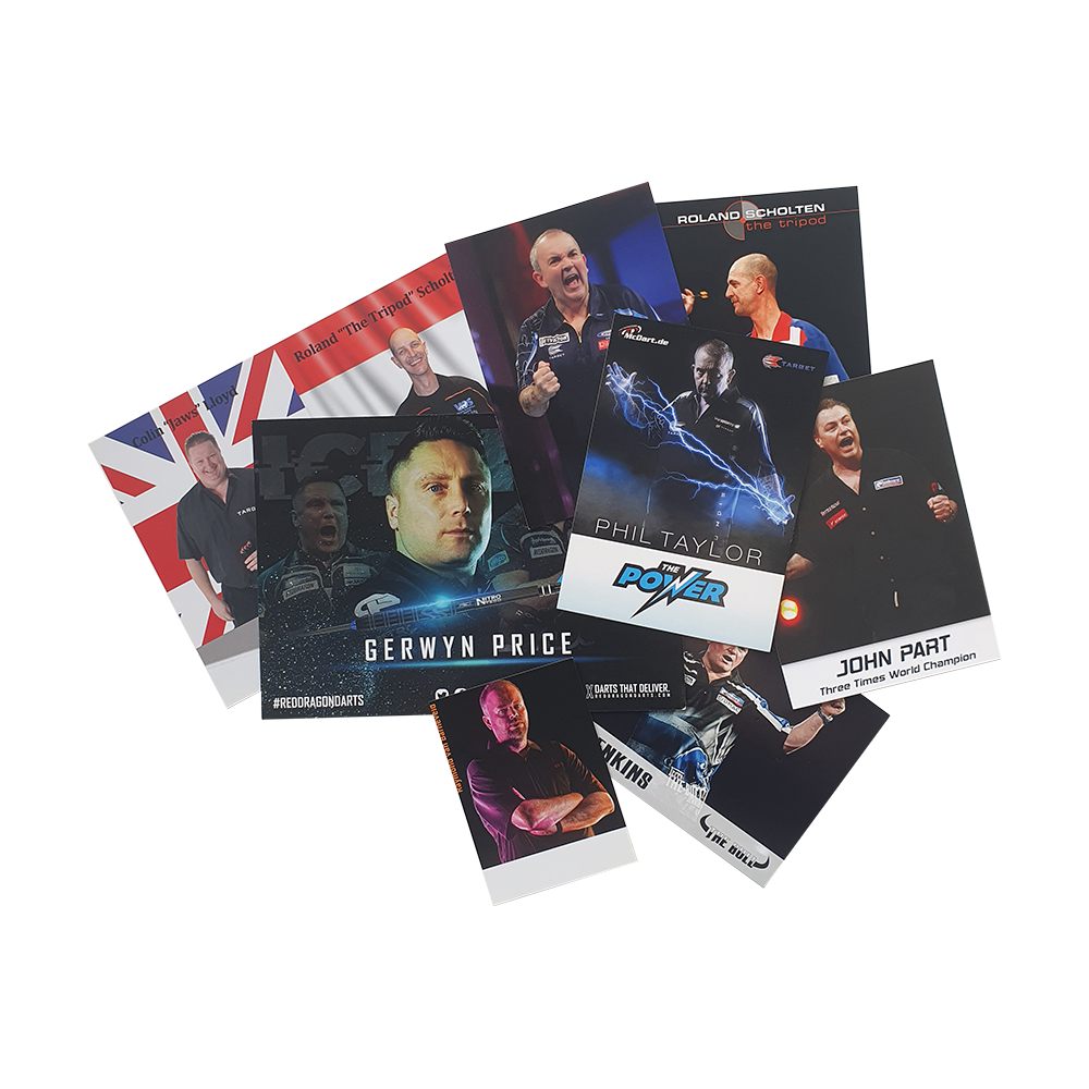 Spielerkarten-Set Das Bild zeigt ein Set von Spielerkarten mit bekannten Dartspielern. Auf den Karten sind Fotos und Namen der Spieler abgebildet.