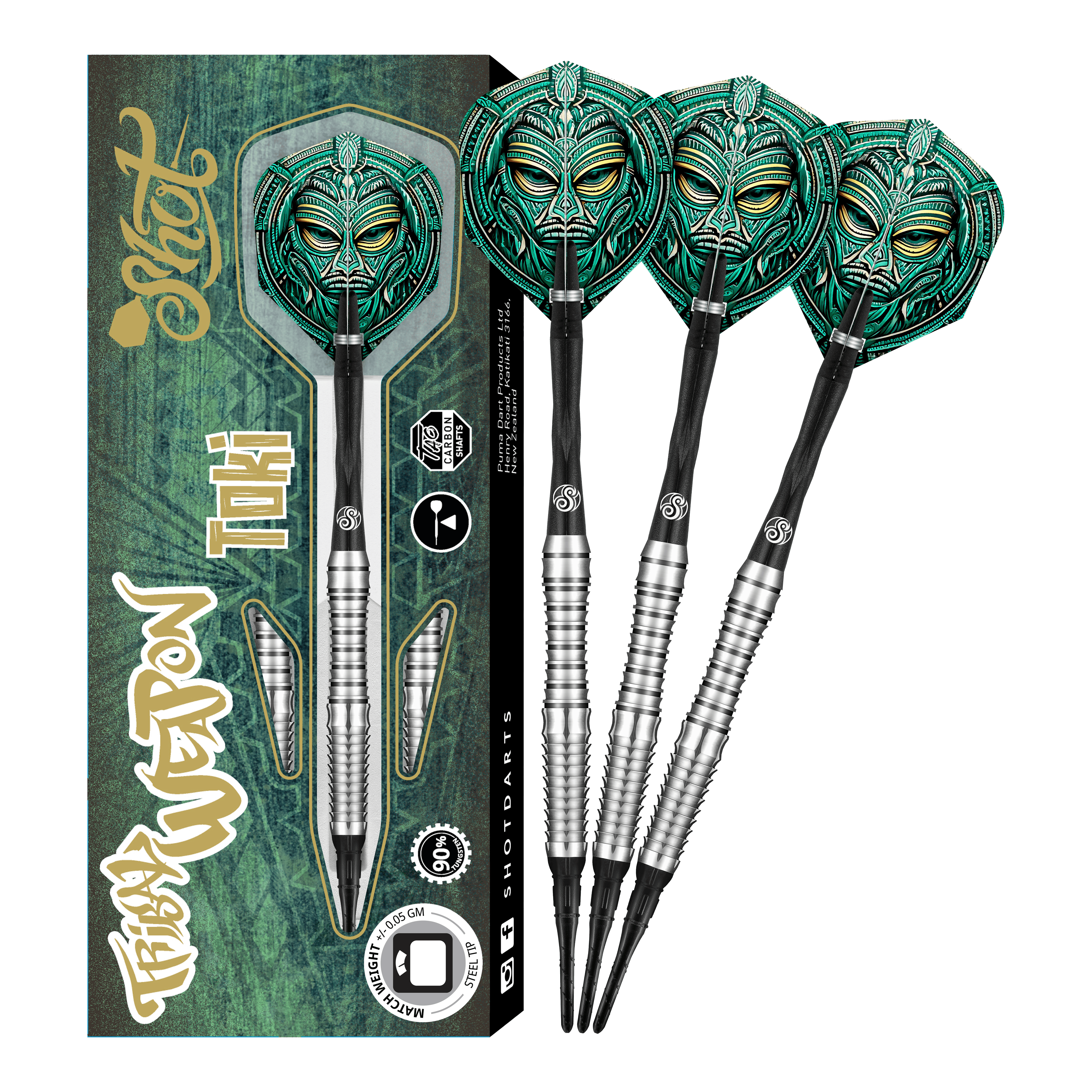 Das Bild zeigt das Produkt "Shot Tribal Weapon Toki Softdarts" mit einer auffälligen, grünen Tribal-Maske auf den Flights. Links ist die Verpackung zu sehen, daneben drei zusammengebaute Softdarts.