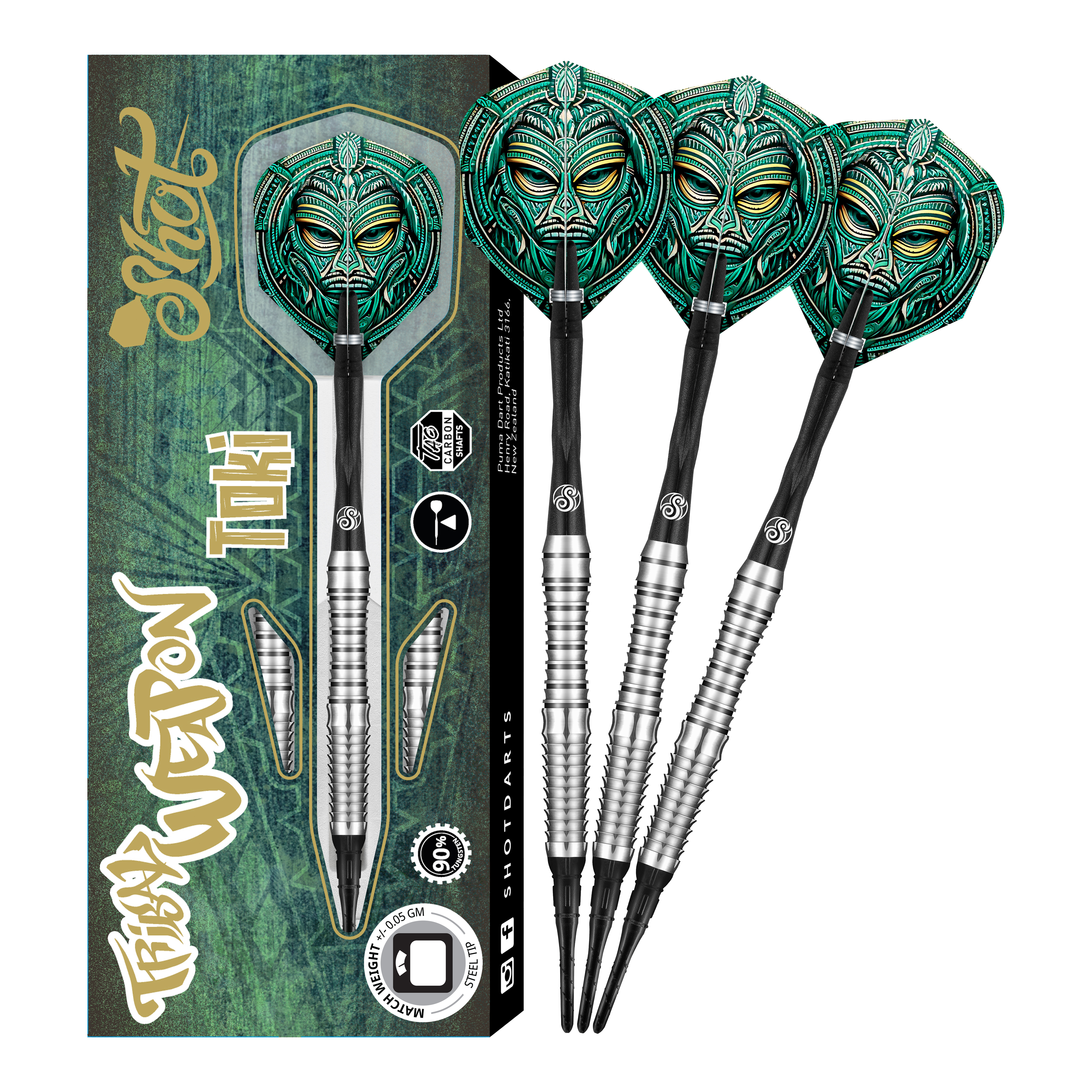 Miękkie lotki Shot Tribal Weapon Toki Das Bild zeigt das Produkt "Shot Tribal Weapon Toki Softdarts" mit einer auffälligen, grünen Tribal-Maske auf den Flights. Links ist die Verpackung zu sehen, daneben drei zusammengebaute Softdarts.