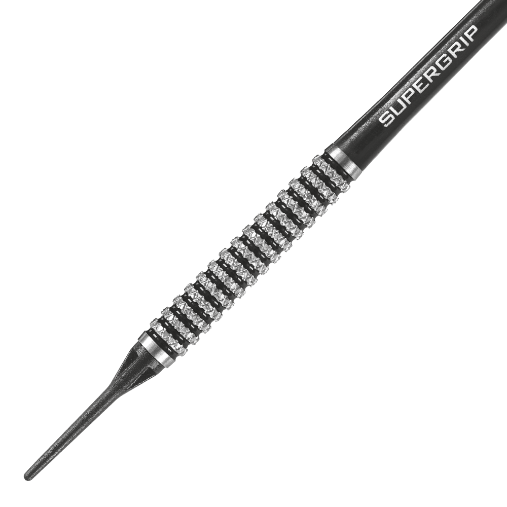 HA06816-Harrows-Nemesis-85-Softdarts-2 Das Bild zeigt einen Softdartpfeil mit einem silbernen Griffmuster und schwarzer Spitze. Auf dem Schaft steht das Wort "SUPERGRIP".