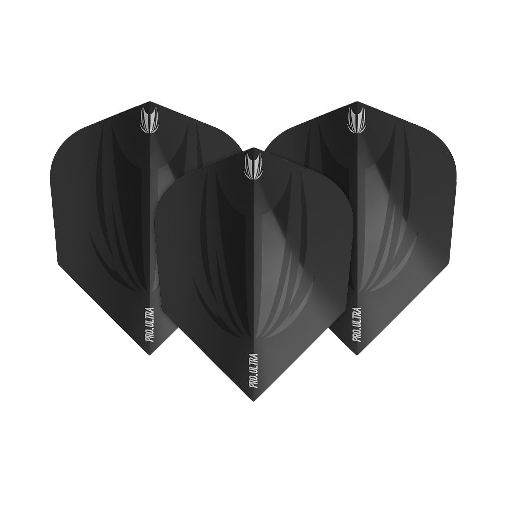 TG407_Target_ProUltra_ID_Black_No6_Flights_1nBWFNcGoLk08E Das Bild zeigt drei schwarze Dartflights des Modells "Target ProUltra ID Black No6". Sie haben ein schlichtes, schwarzes Design mit einem kleinen weißen Logo und dem Schriftzug "PRO ULTRA".
