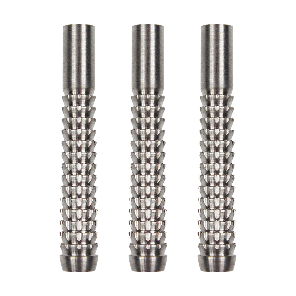 MC51-McDart-Sawblade-Barrel-1 Das Bild zeigt drei McDart Sawblade Barrels aus Metall. Sie haben eine strukturierte, gezackte Oberfläche für besseren Halt.