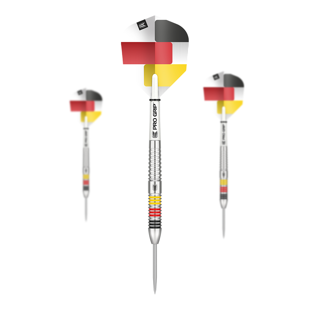 Cel Gabriel Clemens 80% stalowe rzutki Das Bild zeigt drei Steeldarts der Marke "Target Gabriel Clemens 80%". Die Flights sind mit den Farben der deutschen Flagge gestaltet und die Barrels haben farbige Ringe.