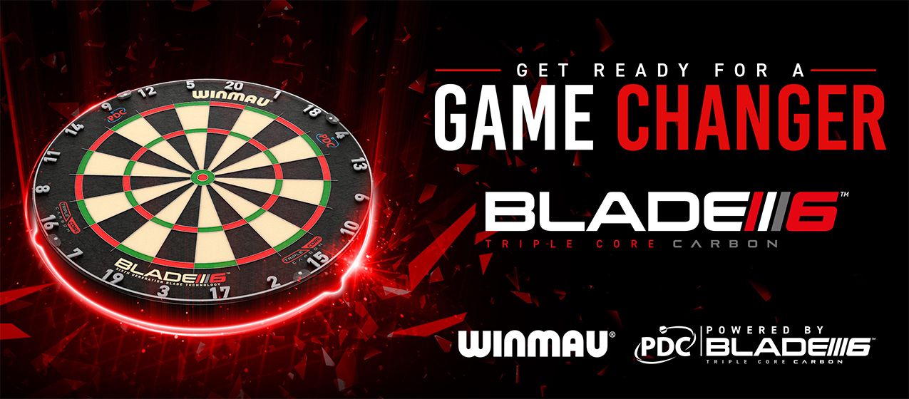 Dieses Bild zeigt eine moderne Dartscheibe mit dem Namen "BLADE 6" von Winmau. Daneben steht der Slogan "Get ready for a game changer" auf einem schwarzen und roten Hintergrund.