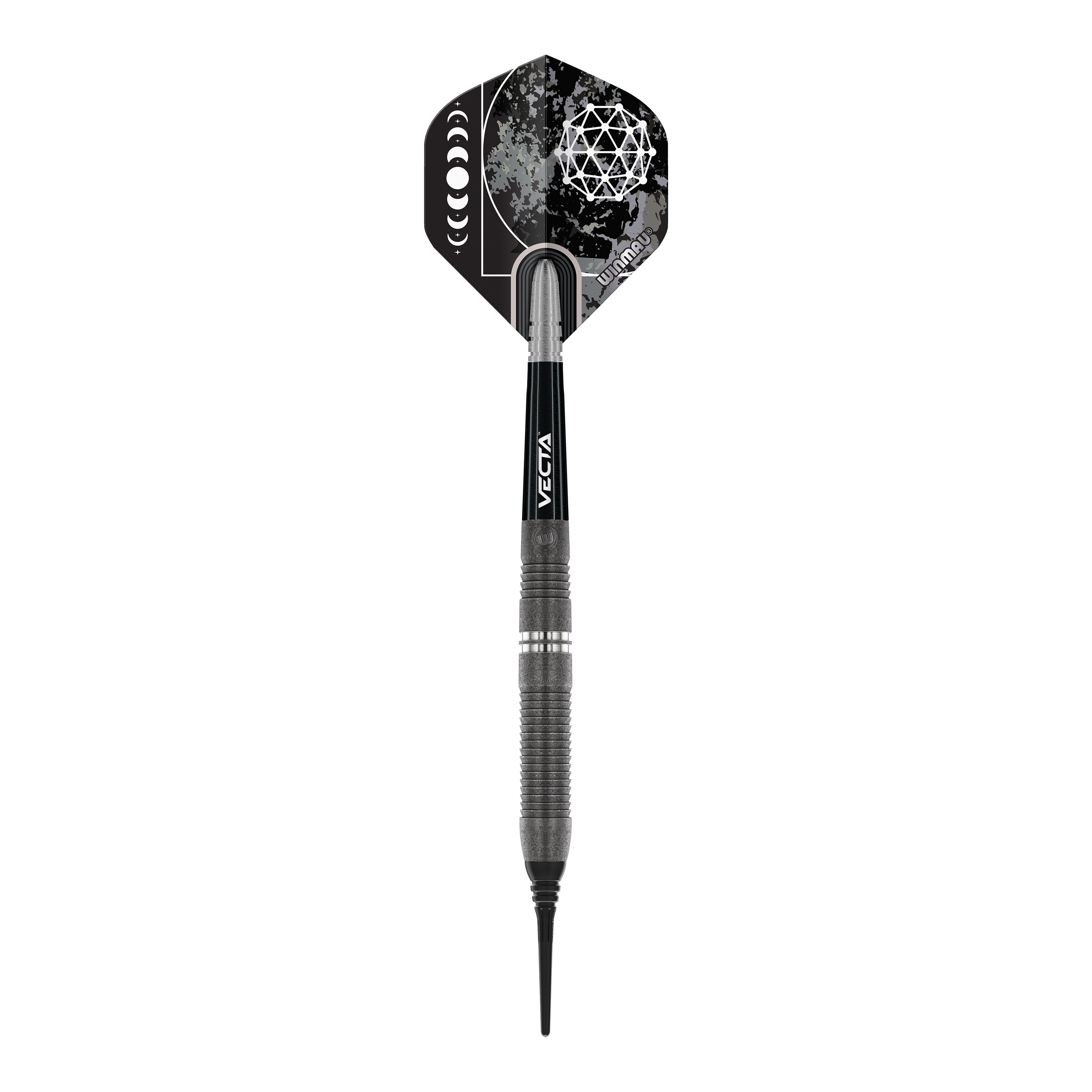 Das Bild zeigt einen Winmau Callisto 03 Softdart mit einem Gewicht von 20 Gramm. Der Dart ist schwarz und silber und hat eine auffällige Flight-Grafik mit geometrischem Muster.
