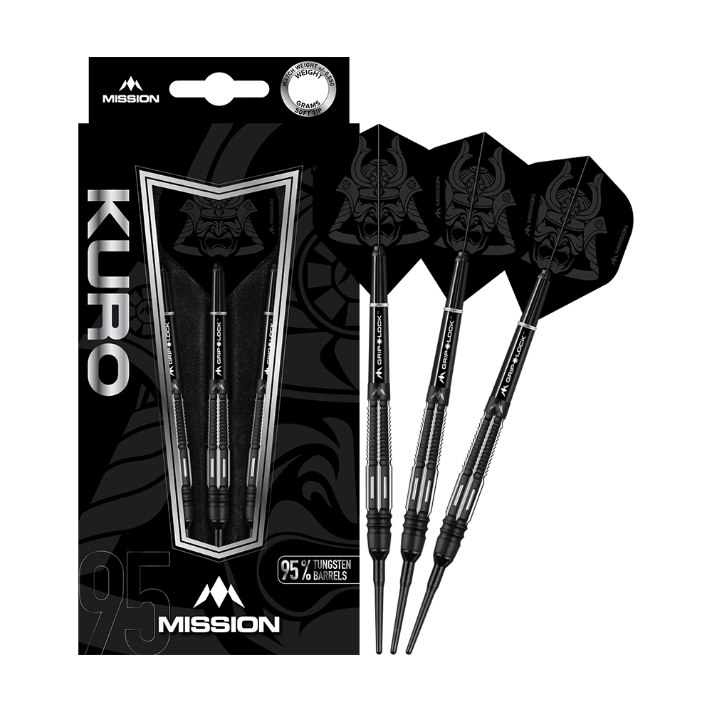 Das Bild zeigt die Mission Kuro Model 4 Softdarts in einer schwarzen Verpackung. Drei Softdarts mit schwarzen Flights und silbernen Details sind neben der Packung abgebildet.