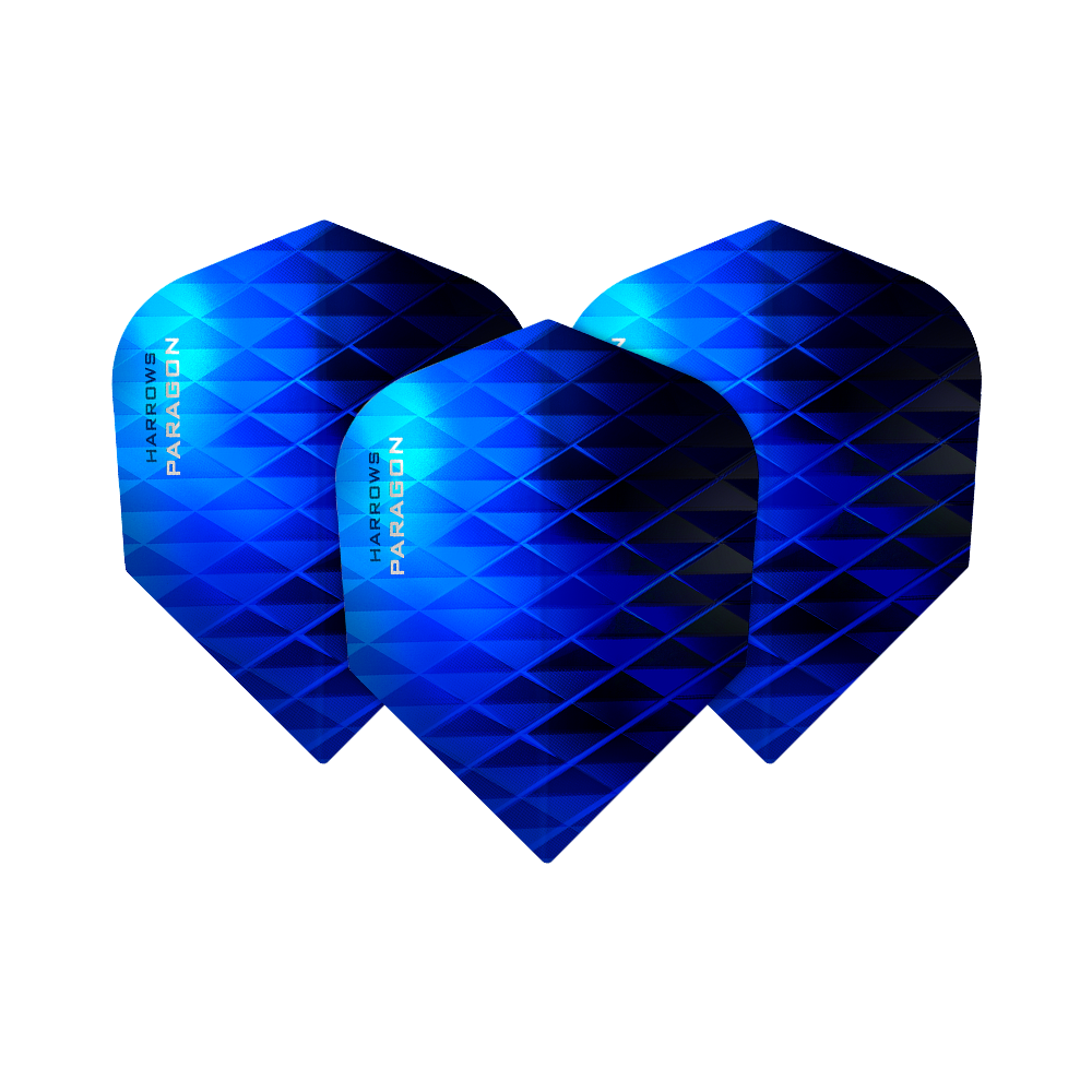 HR7601_Harrows_Paragon_Blue_No2_Standard_Flights_1GhlbkGii89DGH Das Bild zeigt drei blaue Dart-Flights des Modells "Harrows Paragon Blue No2 Standard". Die Flights haben ein geometrisches Muster und sind in verschiedenen Blautönen gestaltet.