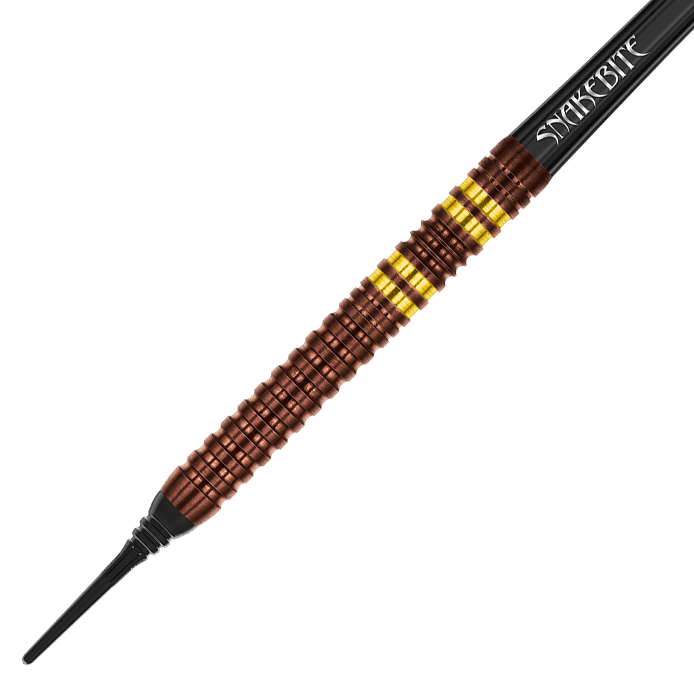 RD2570_Red_Dragon_Peter_Wright_Copper_Fusion_Softdarts_2 Das Bild zeigt einen Red Dragon Peter Wright Copper Fusion Softdart mit einem Gewicht von 20g. Der Dartpfeil hat eine kupferfarbene Riffelung und goldene Akzentringe sowie die Aufschrift "Snakebite" am Schaft.