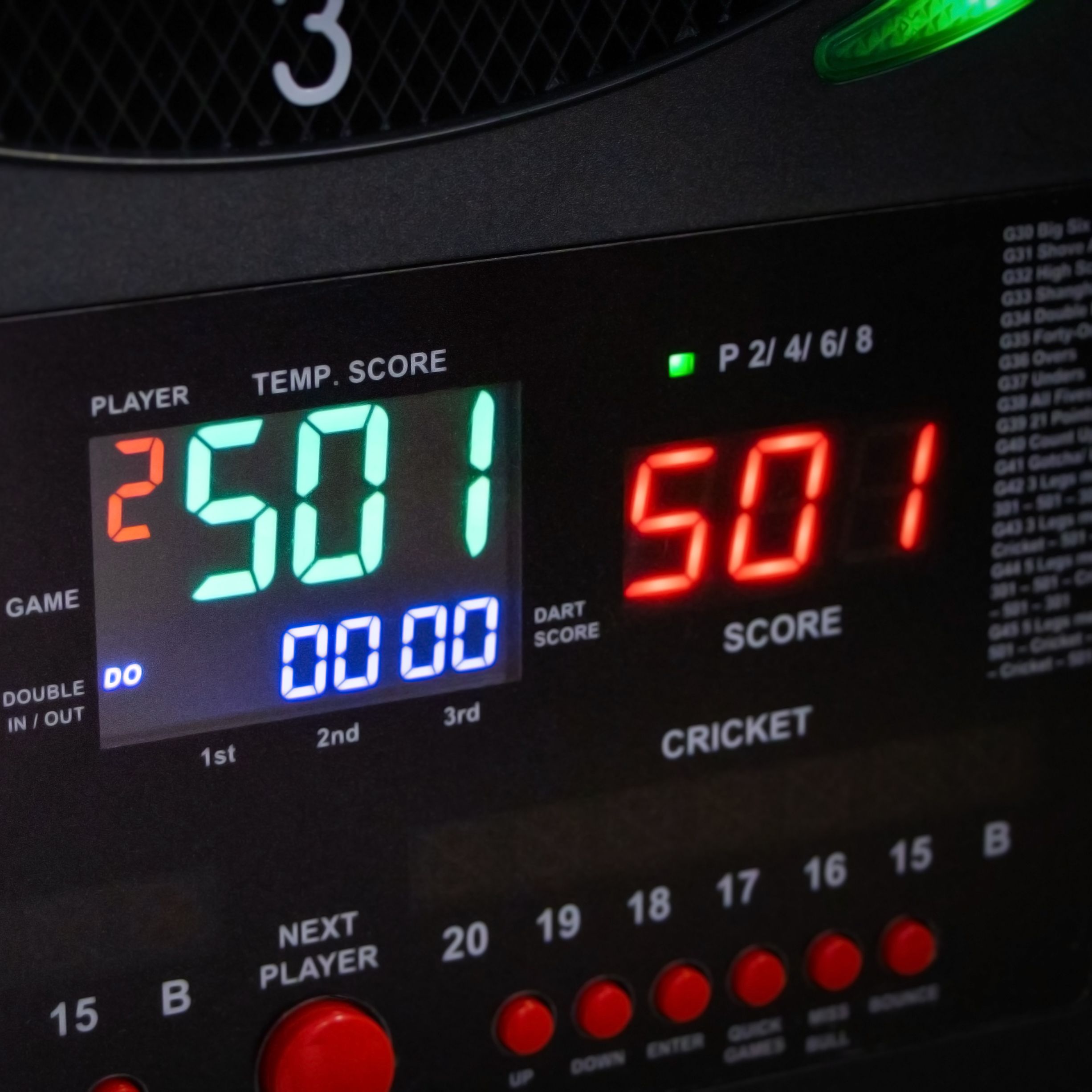 Elektroniczna tarcza do darta Bulls NL Universum Pro Light – niebiesko-czerwona Abgebildet ist das Bulls NL Universum Pro Light Elektronisches Dartboard - Blau Rot. Es wird häufig für elektronische Dartspiele verwendet.