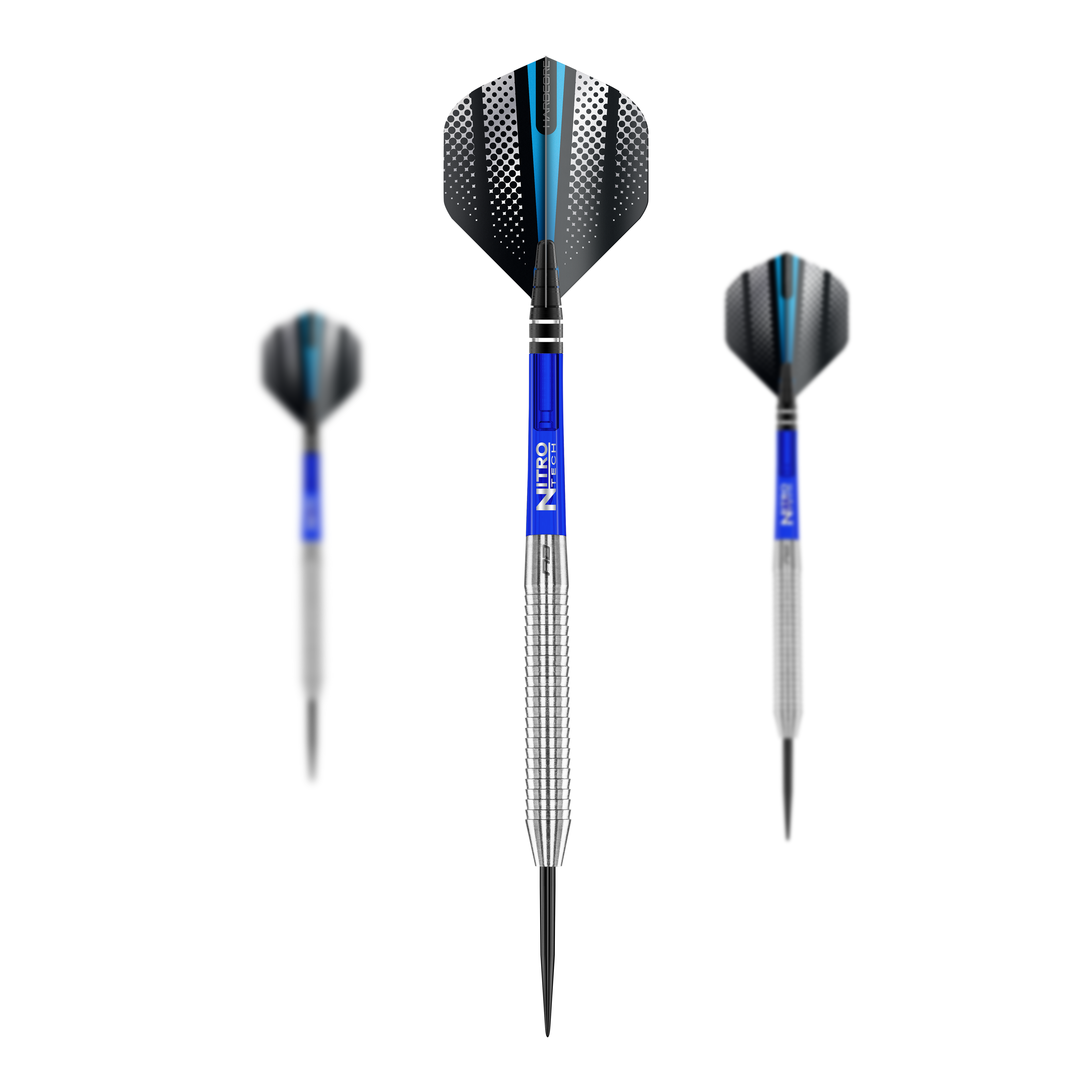Das Bild zeigt drei Red Dragon Razor Edge Original Steeldarts mit einem Gewicht von 24g. Die Darts haben blaue Schäfte, silberne Griffbereiche und schwarze Flights mit einem Muster.