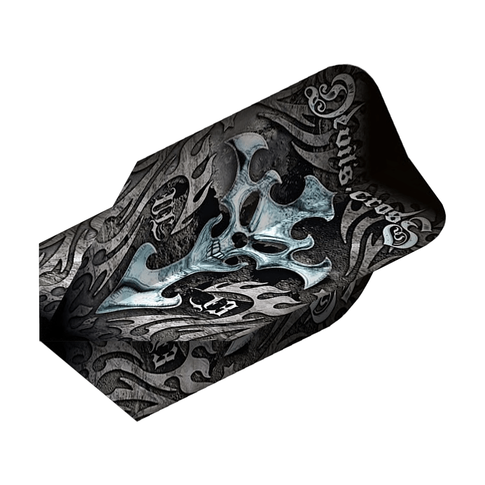 ALC9_Alchemy_Devils_Cross_Slim_Flights_2 Das Bild zeigt das Produkt "Alchemy Devils Cross Slim Flights". Es hat ein dunkles Design mit Totenkopf- und Flammenmotiven.