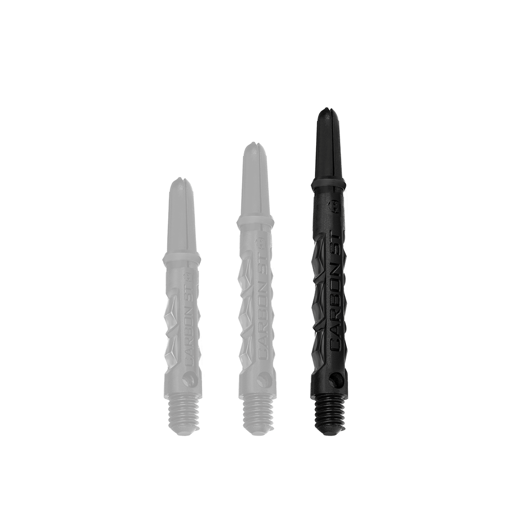 HR436_Harrows_Carbon_ST_Shafts_Schwarz_47mm_1CxJzmQ3oifH1N Das Bild zeigt drei schwarze Harrows Carbon ST Shafts in unterschiedlichen Längen. Die Shafts haben eine strukturierte Oberfläche und die Aufschrift "CARBON ST".