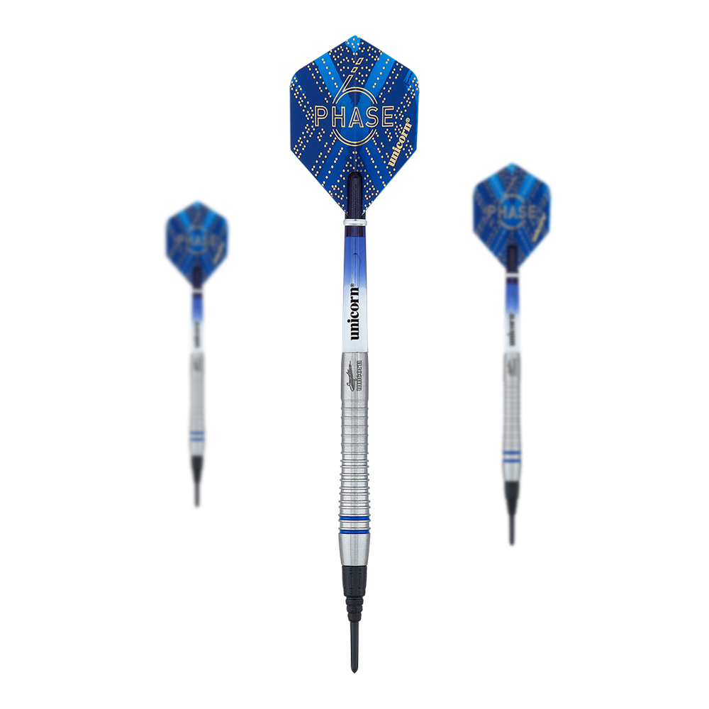 Mistrz świata Unicorn Phase 6 Gary Anderson miękkie lotki Das Bild zeigt drei Softdarts des Produkts „Unicorn Phase 6 World Champion Gary Anderson“. Die Darts haben silberne Schäfte und blaue Flights mit dem Schriftzug „PHASE“ darauf.