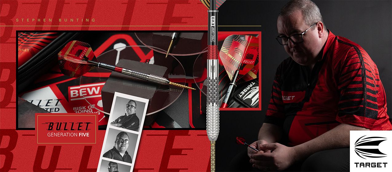 Das Bild zeigt eine Werbegrafik für den Dartpfeil "Bullet Generation Five" von Target. Rechts sitzt ein Mann im roten Shirt und hält einen Dartpfeil in der Hand.