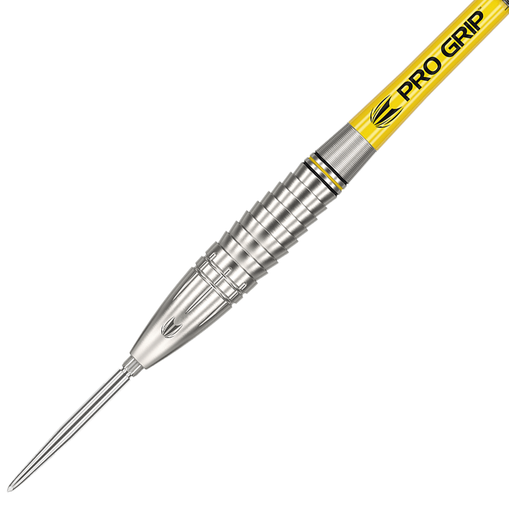 190222_Target_Scott_Williams_GEN1_Swiss_Point_Steeldarts_2 Das Bild zeigt einen Target Scott Williams GEN1 Swiss Point Steeldart. Der Dart hat eine silberne, gerillte Spitze und einen gelben Schaft mit der Aufschrift "PRO GRIP".