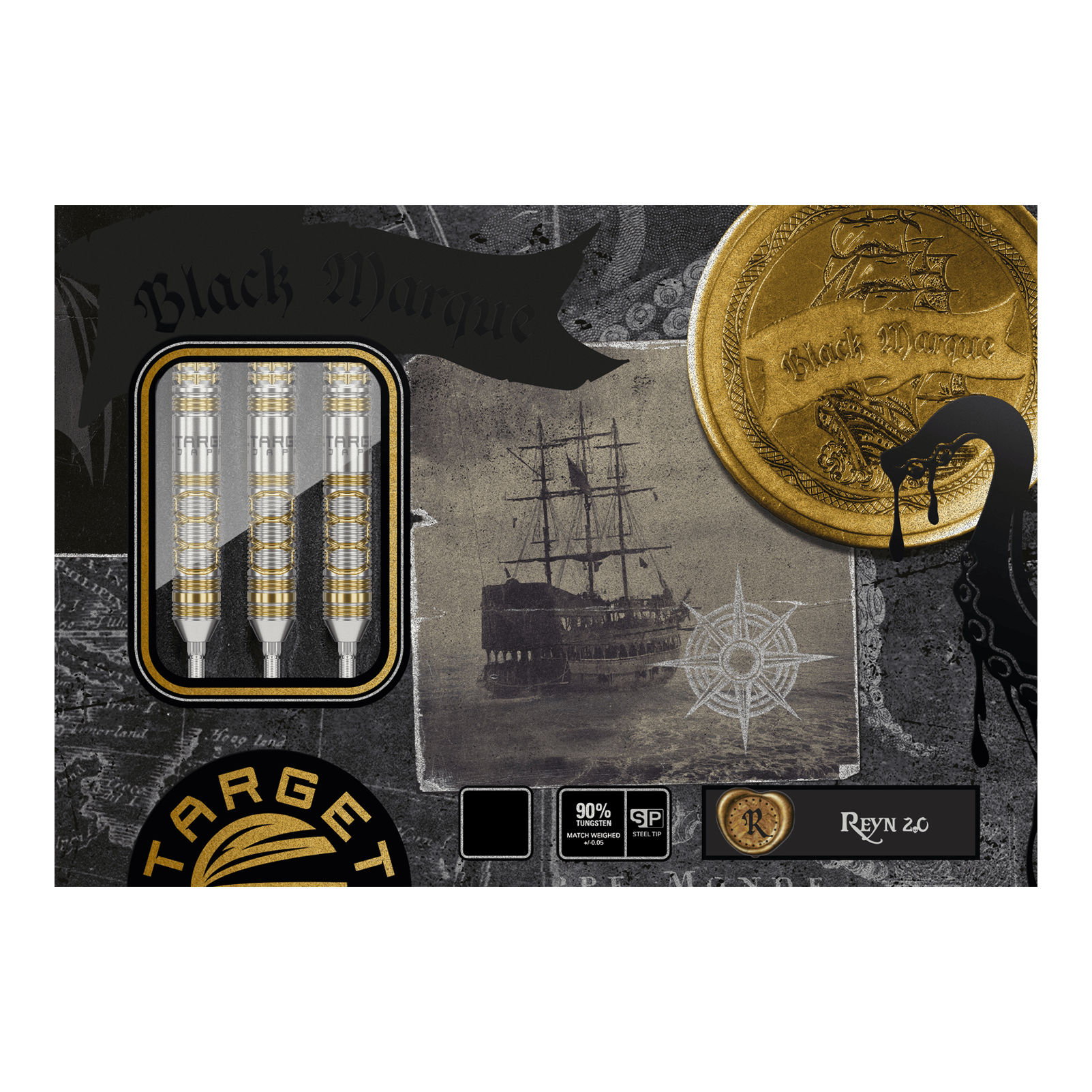 Die Abbildung zeigt die "Target Japan Black Marque Reyn GEN2 Steeldarts" in einer ansprechend gestalteten Verpackung. Auf der Verpackung sind drei Darts, ein Segelschiff und goldene Münzen abgebildet.