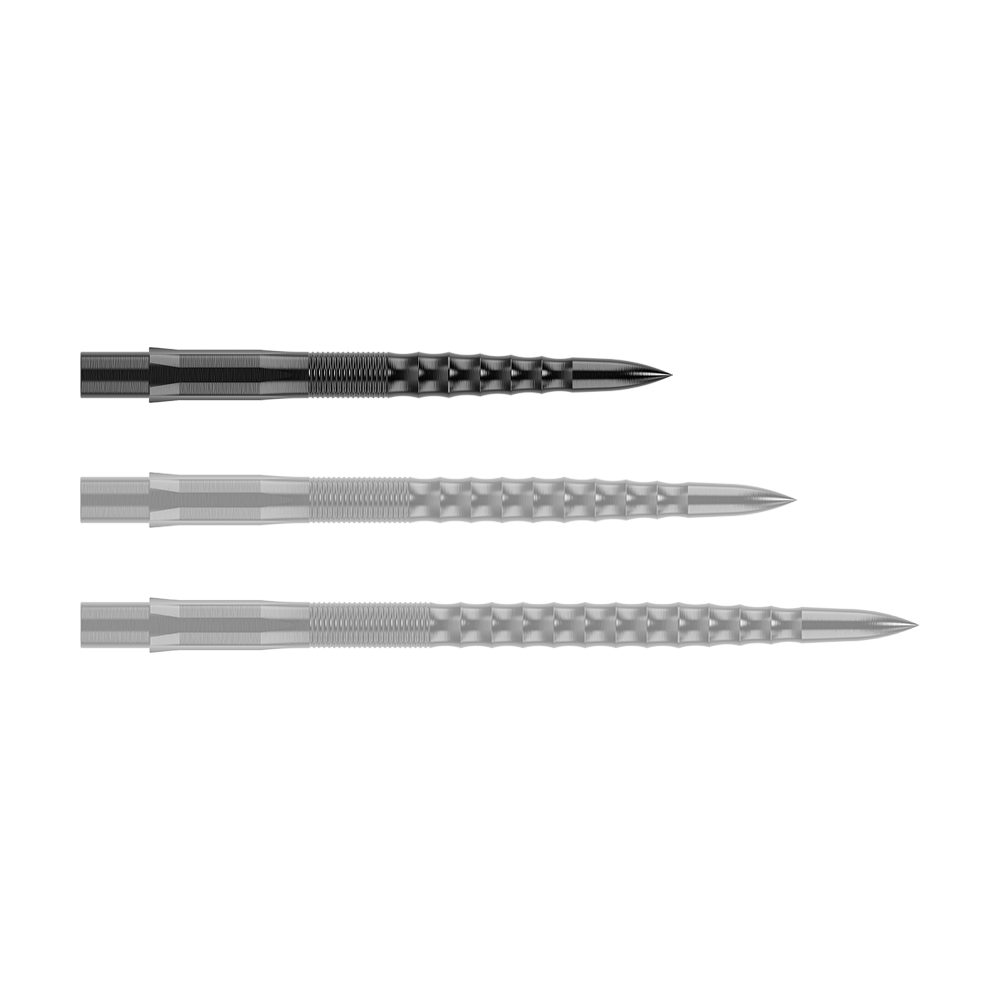 Das Bild zeigt drei schwarze Steeldartspitzen mit einer geriffelten Oberfläche. Sie sind nebeneinander angeordnet und haben eine spitz zulaufende Form.
