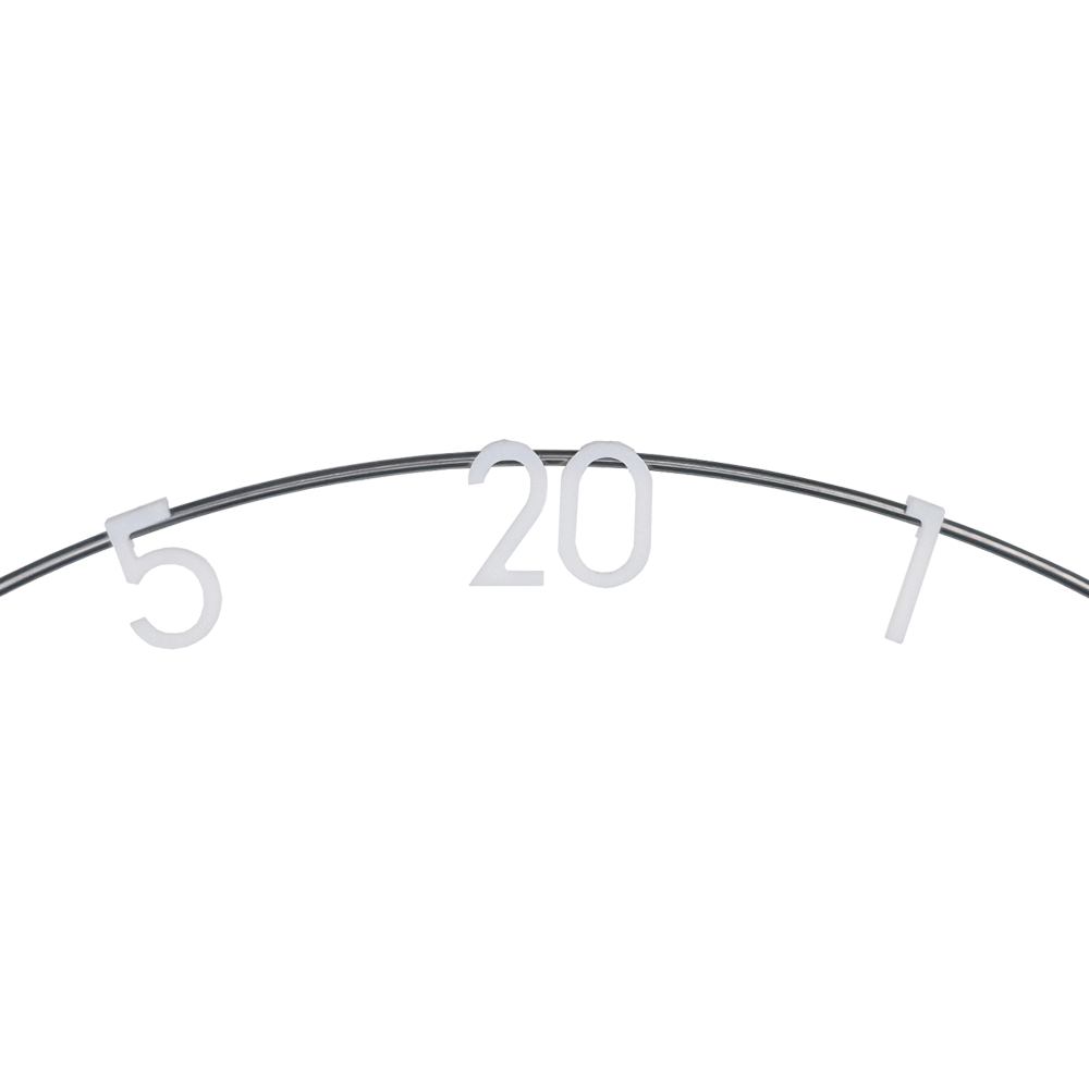 Ring-Weiss_McDart_Dartboard_Ersatz-Zahlenring_Ersatznummern_Weiss_1 Das Bild zeigt einen Ersatz-Zahlenring für eine Dartscheibe mit den Zahlen 5, 20 und 1. Der Ring ist aus Metall und die Zahlen sind weiß.