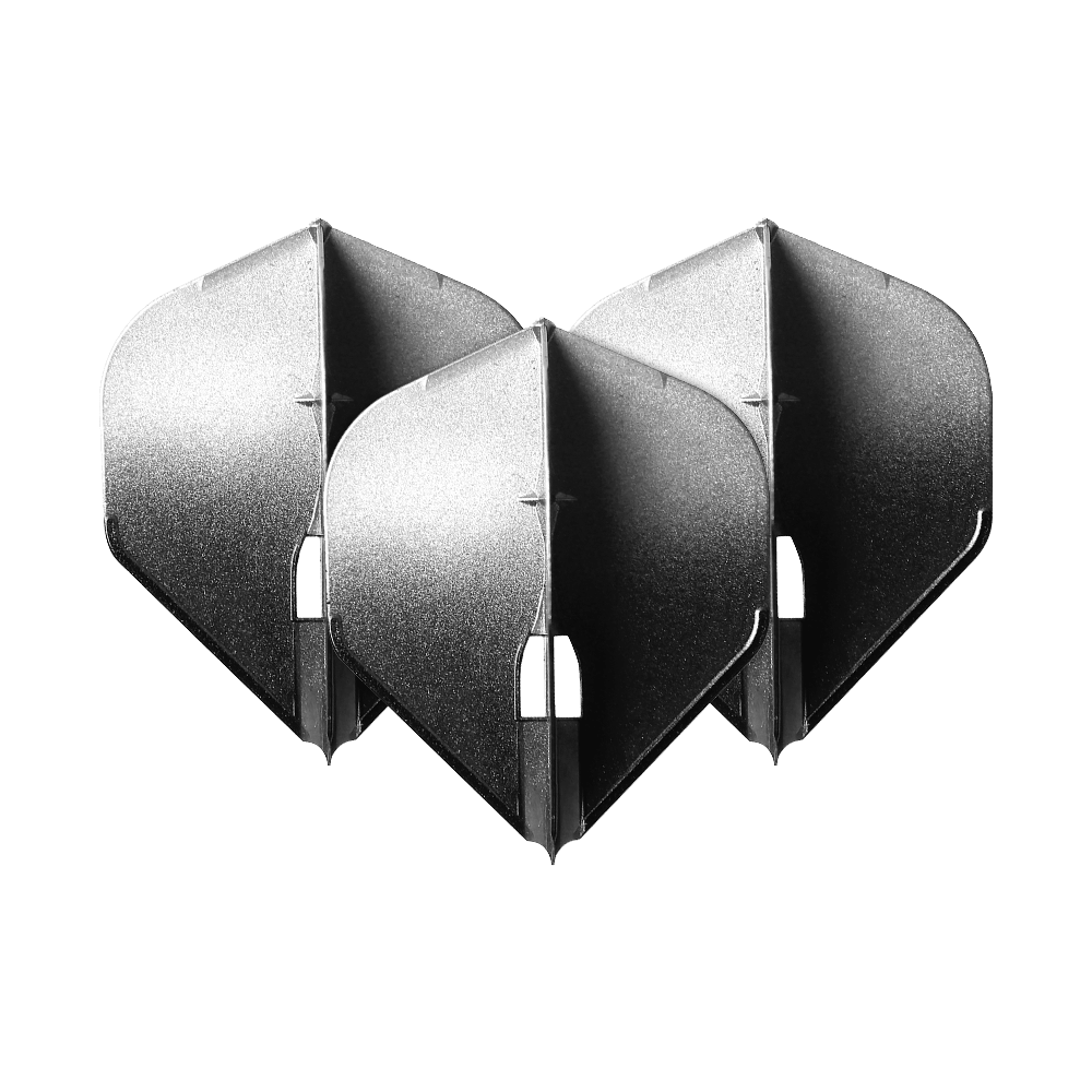 Loty L-Style Two Tone L1PRO Auf dem Bild sind drei silberfarbene Dart-Flights in Pfeilform zu sehen. Die Flights stehen dicht nebeneinander und haben einen metallischen Glanz.