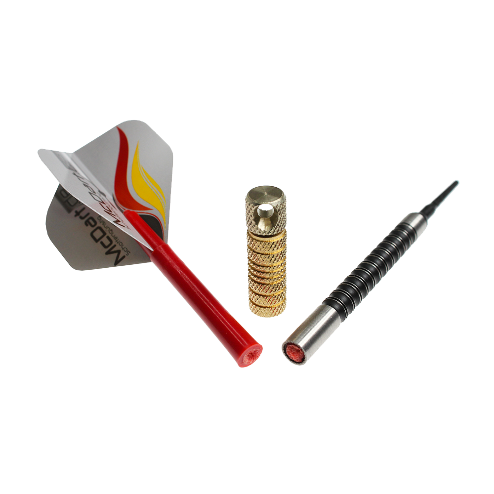 McDart Shaftrestentferner Das Bild zeigt den McDart Shaftrestentferner zusammen mit einem Dartpfeil und einem Dart-Barrel. Das goldfarbene Werkzeug in der Mitte dient zum Entfernen abgebrochener Shafts aus dem Dart-Barrel.