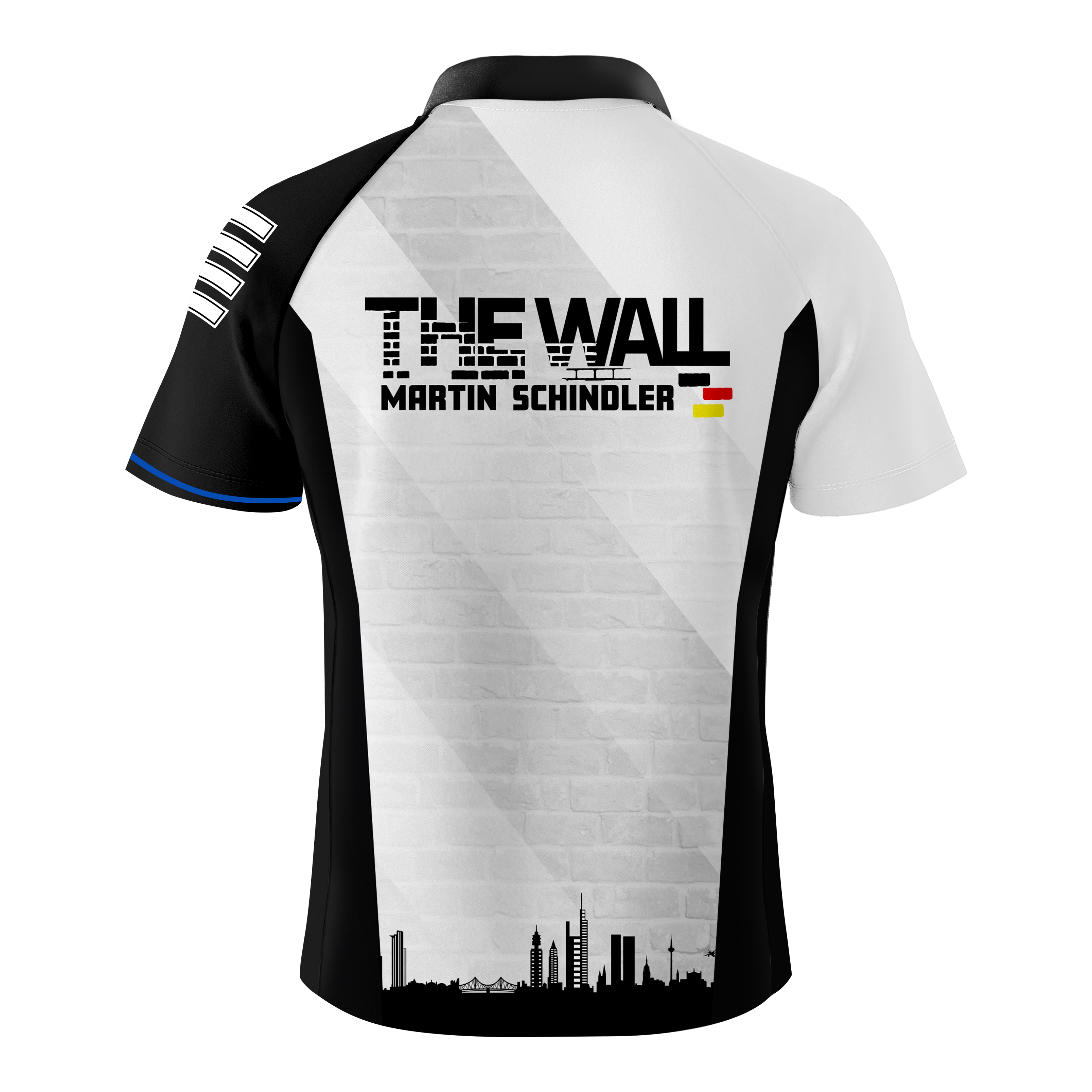 Das Bild zeigt das "Bulls Martin Schindler The Wall Dartshirt" von hinten. Auf dem Shirt steht "THE WALL MARTIN SCHINDLER" mit einer kleinen Deutschlandflagge und einer Stadtsilhouette darunter.