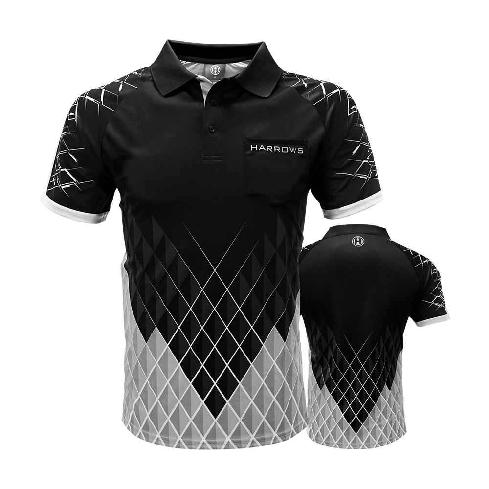 HRS-26432_Harrows_Paragon_Dartshirt_Weiss_0 Das Bild zeigt das Harrows Paragon Dartshirt in Weiß mit einem auffälligen, geometrischen Muster in Schwarz und Grau. Auf der Vorderseite befindet sich eine Brusttasche mit dem Harrows-Logo.