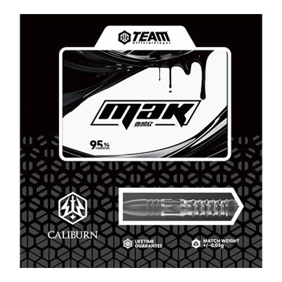 Das Bild zeigt die Verpackung der Caliburn Player MAK Steeldarts mit einem Gewicht von 23,5g. Die Verpackung hebt das moderne Design und eine Lebenszeitgarantie hervor.
