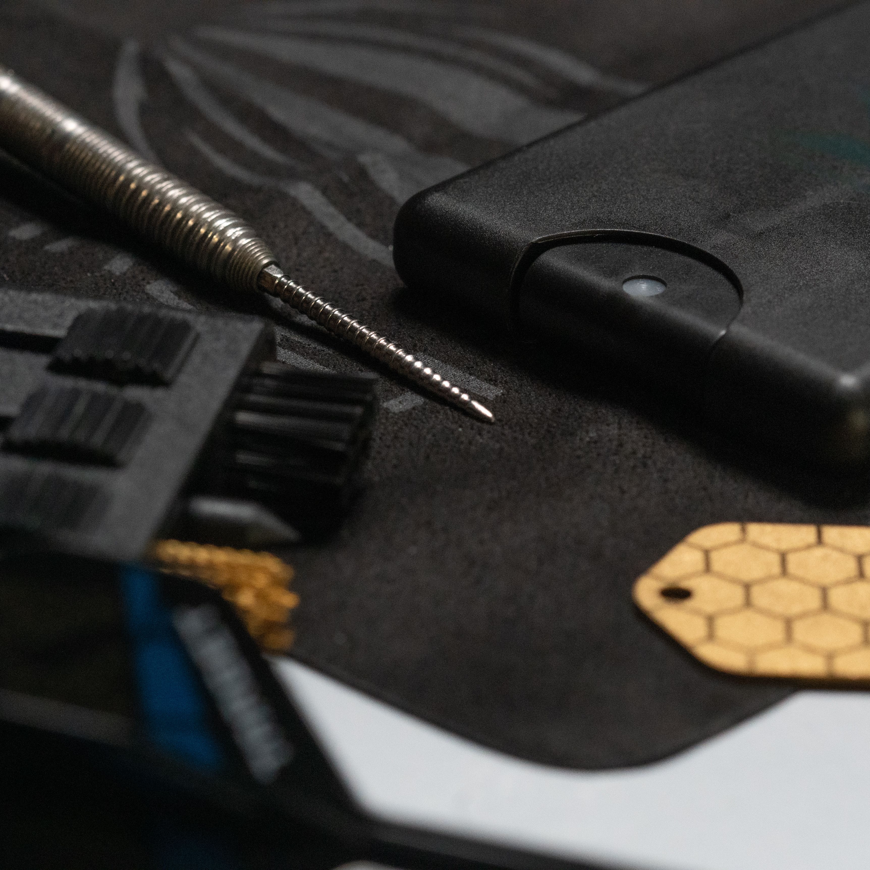 Zestaw serwisowy do rzutek Target Abgebildet ist das Target Dart Servicing Kit. Das Set ist für die Wartung und Reparatur von Darts geeignet.