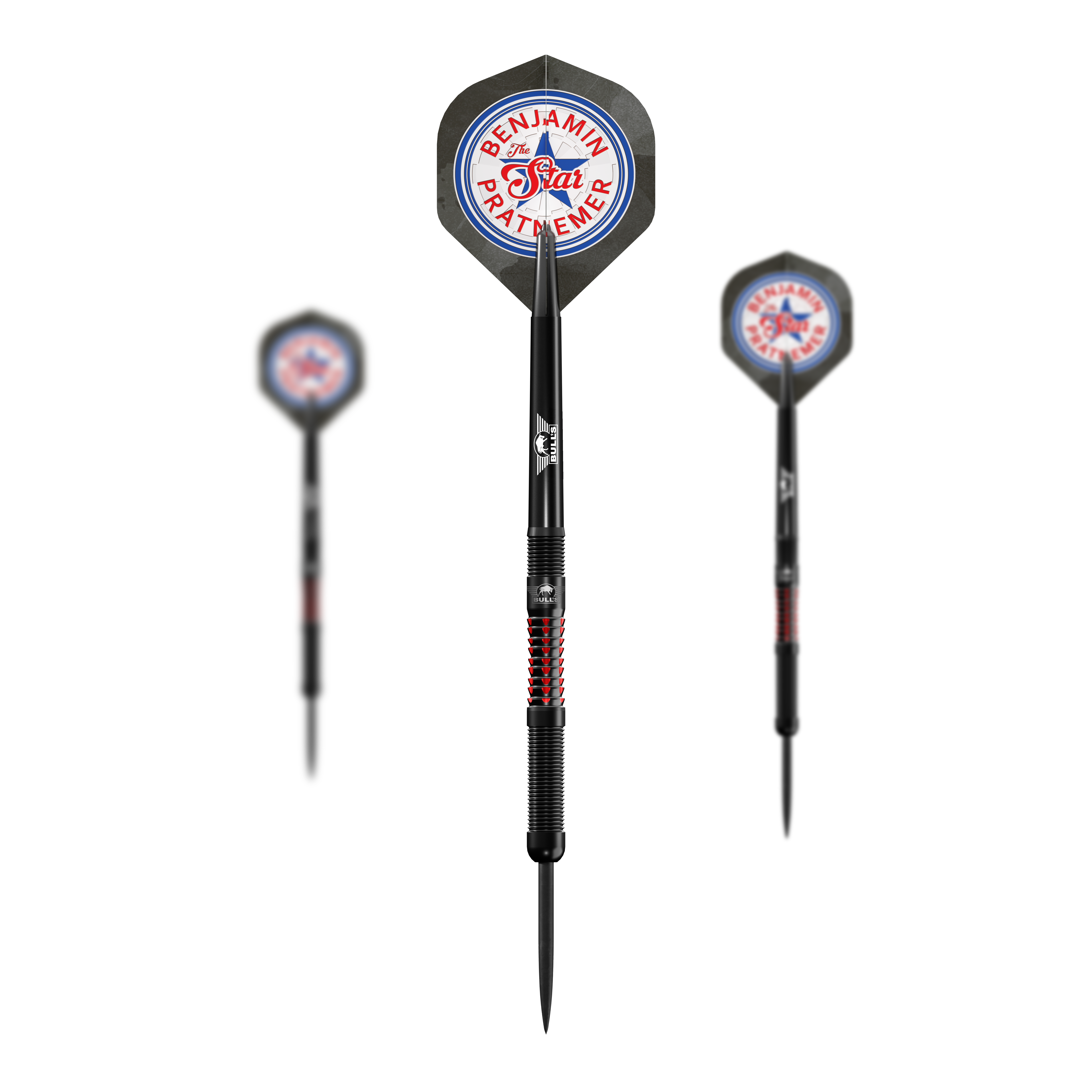Stalowe lotki Bulls NL Benjamin Pratnemer - 20g Das Bild zeigt drei Steeldarts mit der Aufschrift "Benjamin Pratnemer The Star" auf den Flights. Die Darts sind schwarz mit roten Akzenten und wiegen 20 Gramm.
