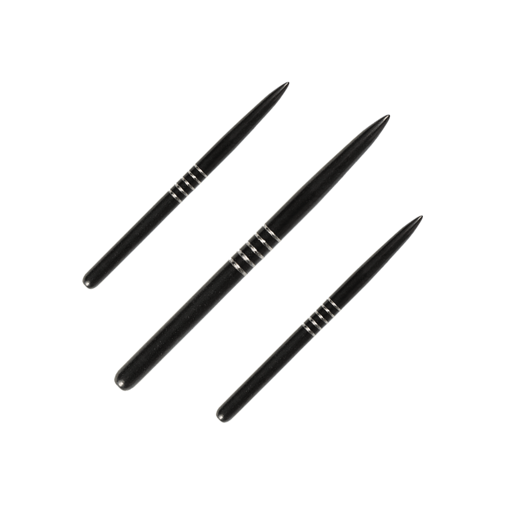 57747_Bulls_GP2_Steeldartspitzen_Schwarz_38mm_1 Das Bild zeigt drei schwarze Steeldartspitzen des Produkts "Bulls GP2". Die Spitzen haben ein schlankes Design mit zwei silbernen Rillen in der Mitte.