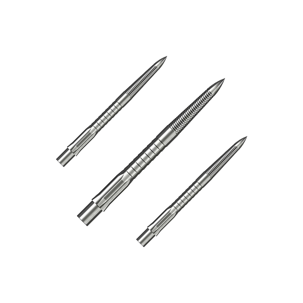 Das Bild zeigt drei silberne Steeldartspitzen mit feinem Micro-Grip. Sie sind 28 mm lang und sauber nebeneinander angeordnet.