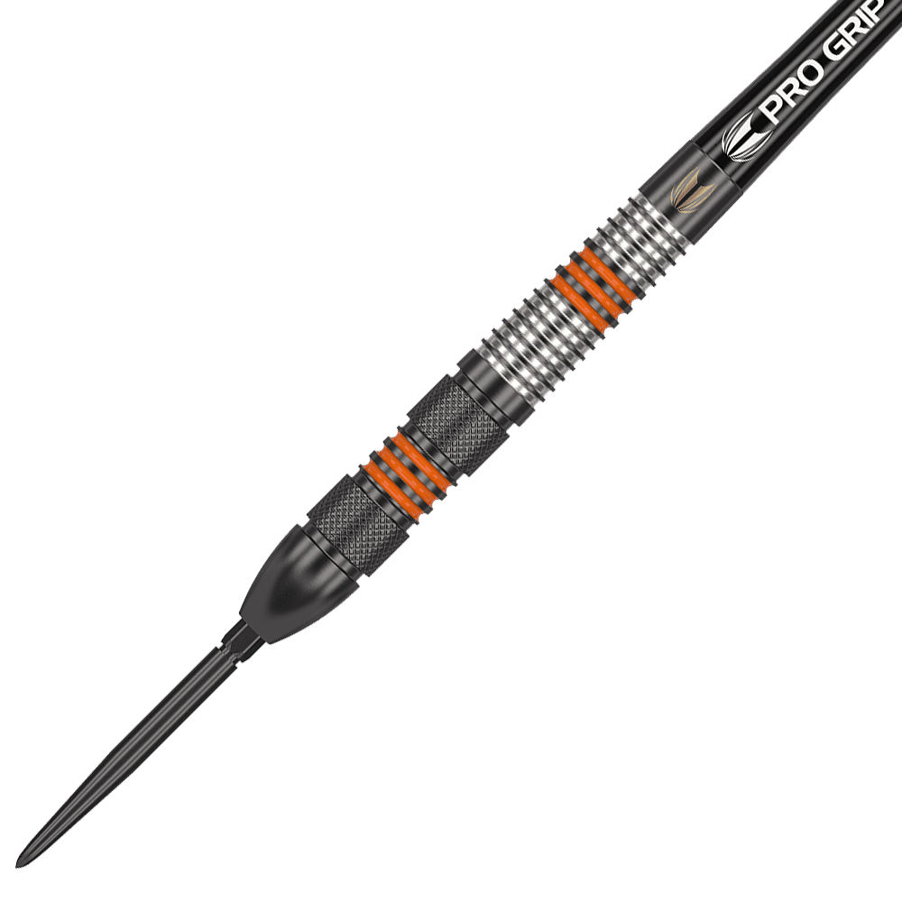 190212_Target_Raymond_Van_Barneveld_80_Black_Swiss_Point_Steeldarts_2 Das Bild zeigt einen schwarzen Steeldartpfeil mit silbernen und orangefarbenen Ringen am Griff. Auf dem Schaft steht "PRO GRIP" geschrieben.