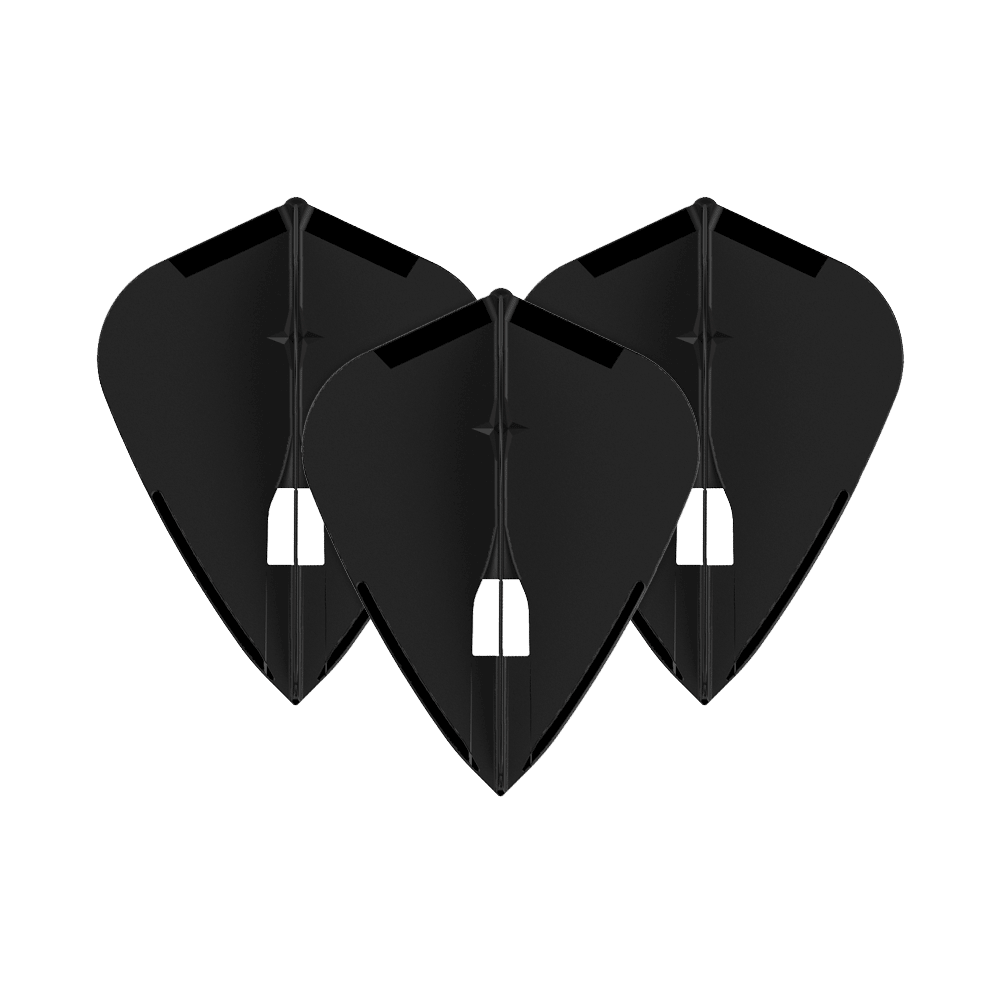 Das Bild zeigt drei schwarze Dartflights in einer speziellen Kite-Form. Sie sind nebeneinander angeordnet und haben eine glatte, einfarbige Oberfläche.